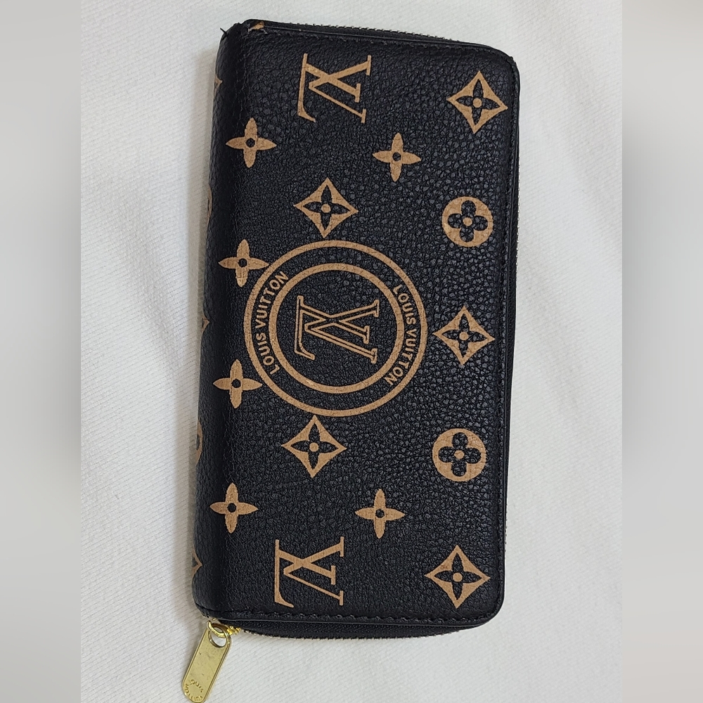 LV Wallet - Black, single zipper